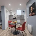 L'escapade Apartment *